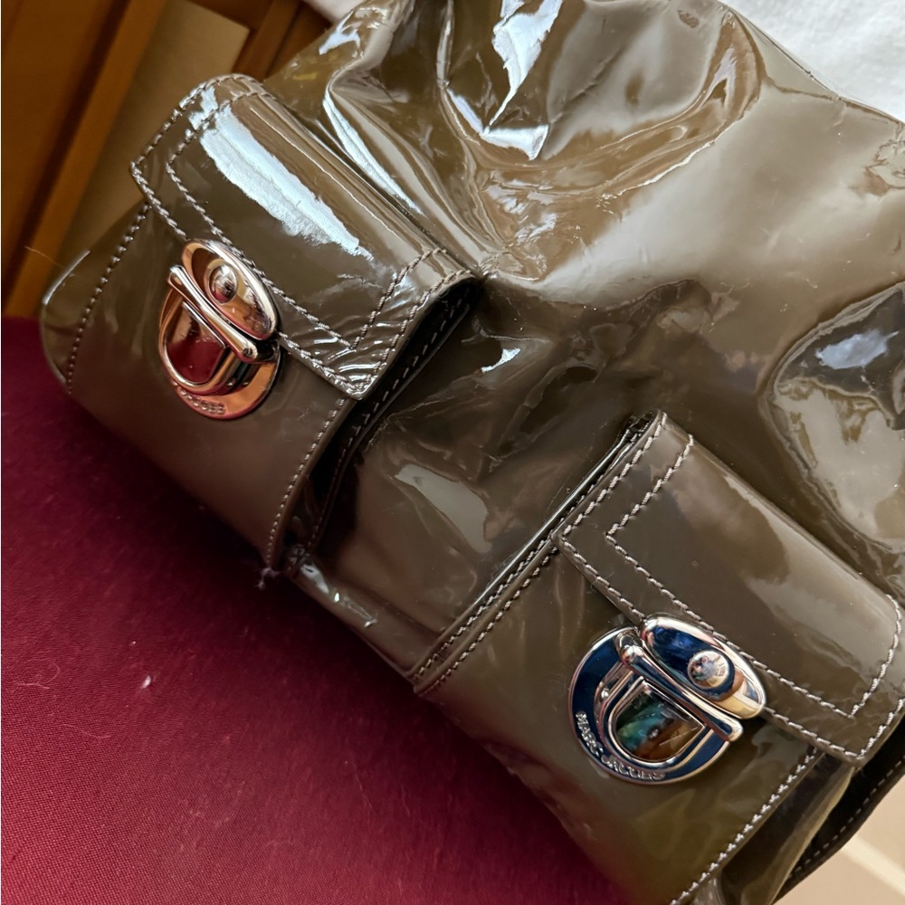 Dark green patent leather Marc Jacobs purse - Picture 2 of 5